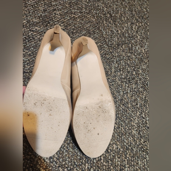 Madden Girl Women's Cream Pumps - Picture 2 of 5